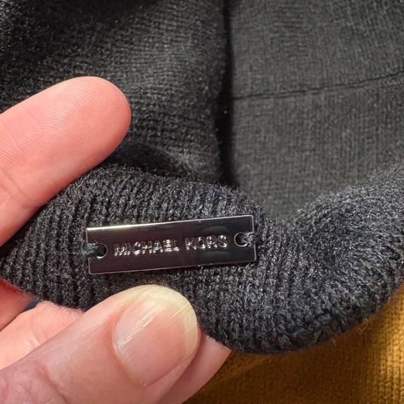 NWT Michael Kors hat and scarf set - Picture 7 of 7